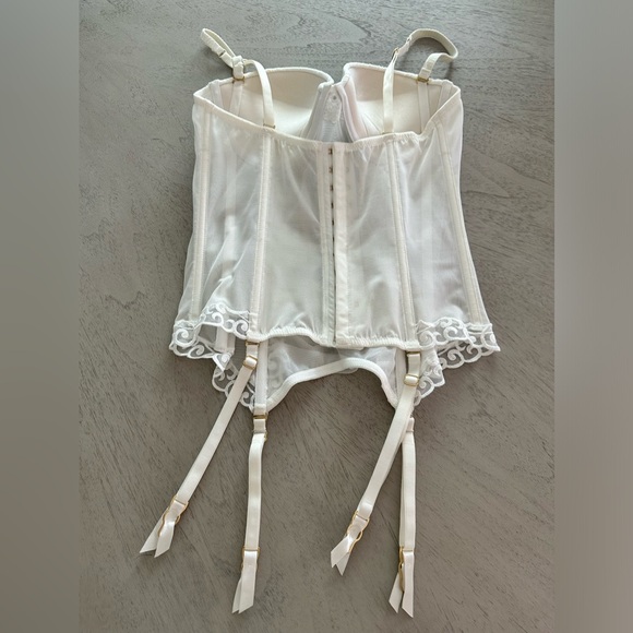 Victoria’s Secret Lace Corset with Push Up Bra, Crystal accent and rouging - Picture 3 of 12